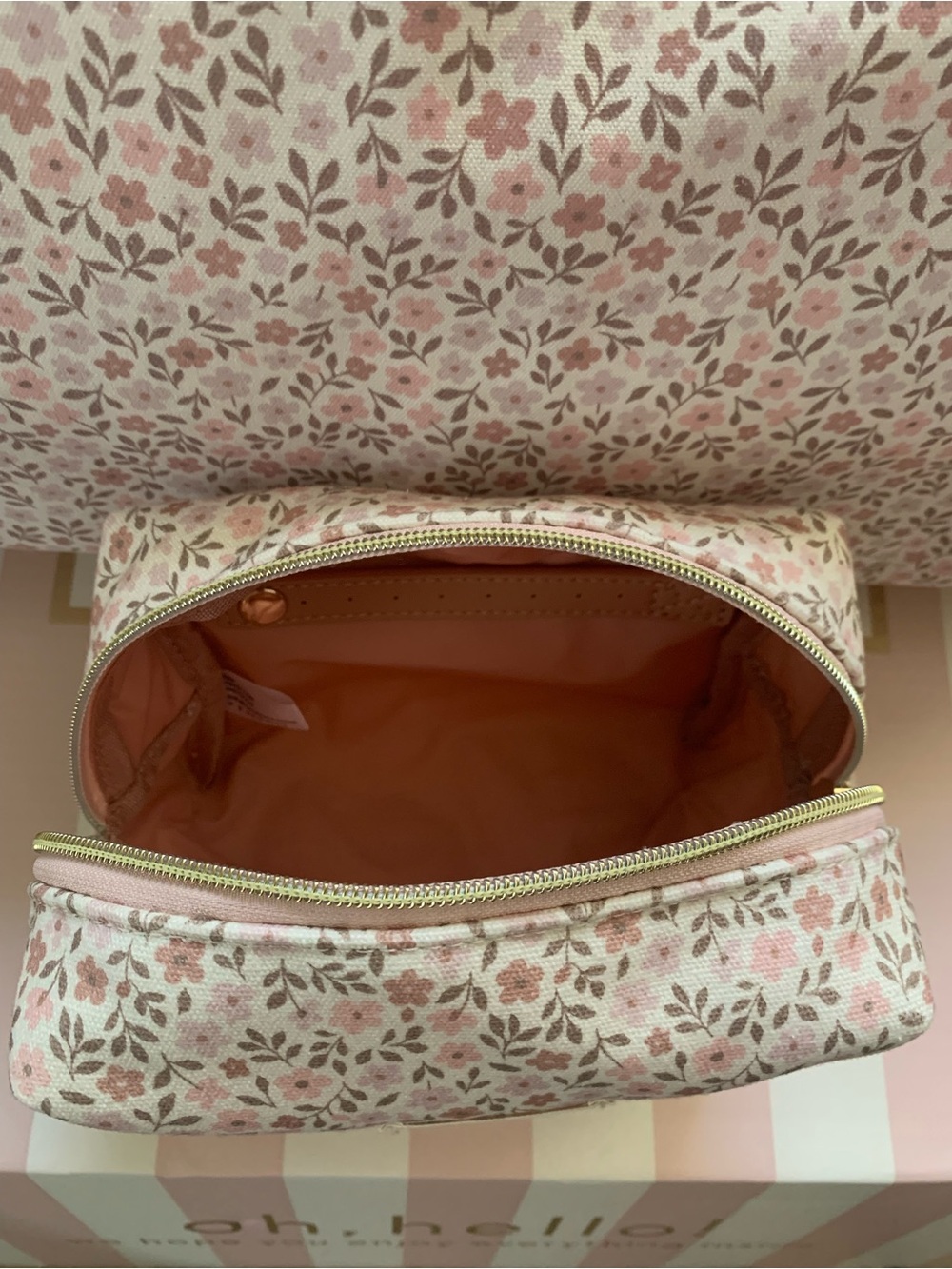 New Exclusive Mother’s Day 2026 Poppy & Peonies floral cosmetic bag. - Picture 3 of 7